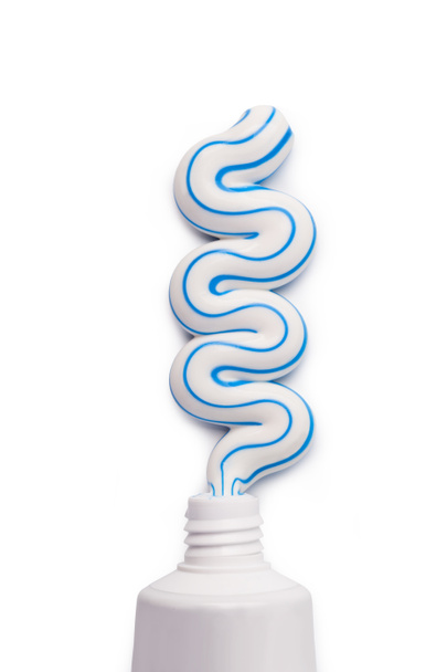 Tubo de pasta de dientes sobre fondo blanco
 - Foto, Imagen