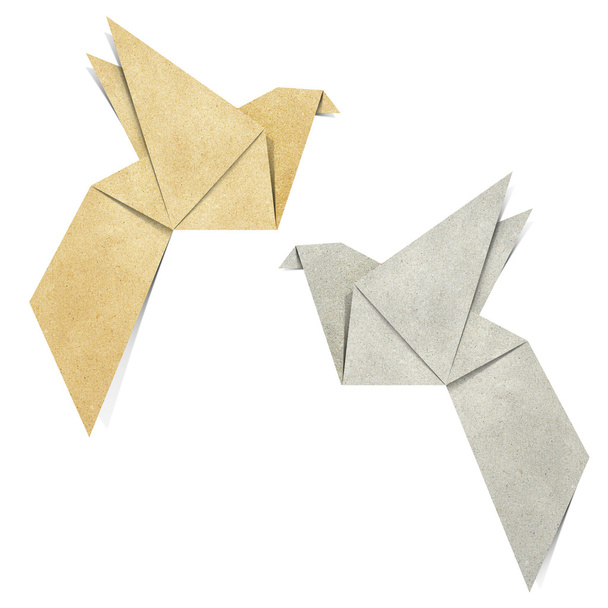 リサイクル紙から作られた折り紙の鳥 - 写真・画像
