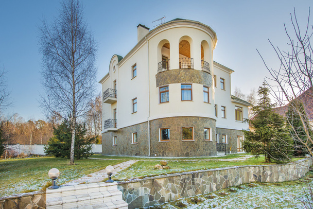 beautiful country house in the exclusive village - Valokuva, kuva