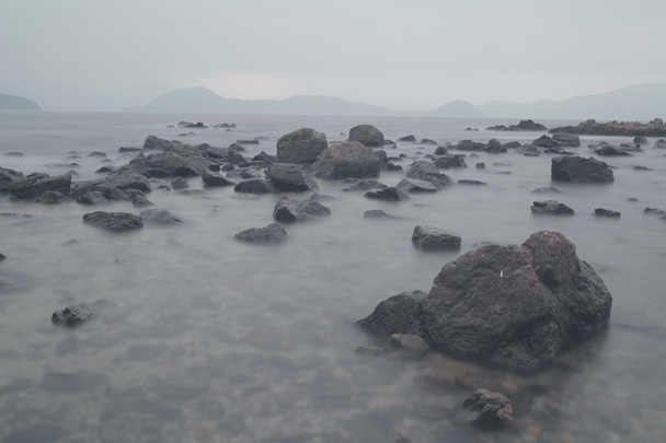 Felsen an der Meeresküste. - Foto, Bild