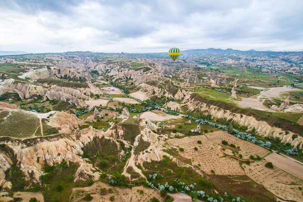Турция, воздушные шары в Каппадокии, вид сверху
 - Фото, изображение
