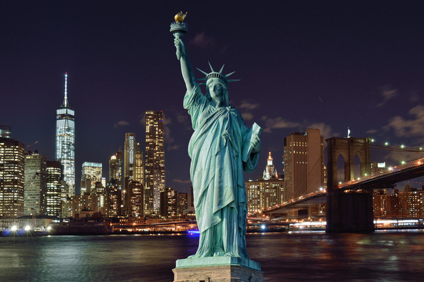 Skyline de Xoattah avec Brooklyn Bridge la nuit et Statue de Li
 - Photo, image