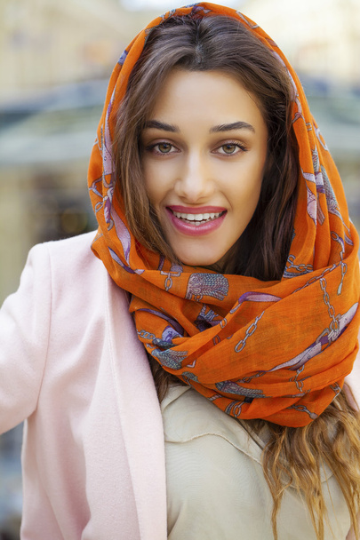Close up portrait of a muslim young woman wearing a head scarf - Foto, Imagen