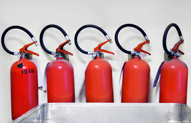 Extintores em série
 - Foto, Imagem