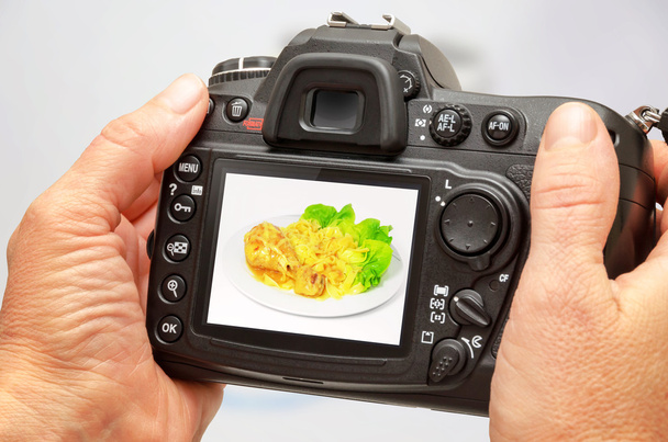 Фото ізольованої їжі на дисплеї камери під час сеансу. Створення стокової фотографії
. - Фото, зображення