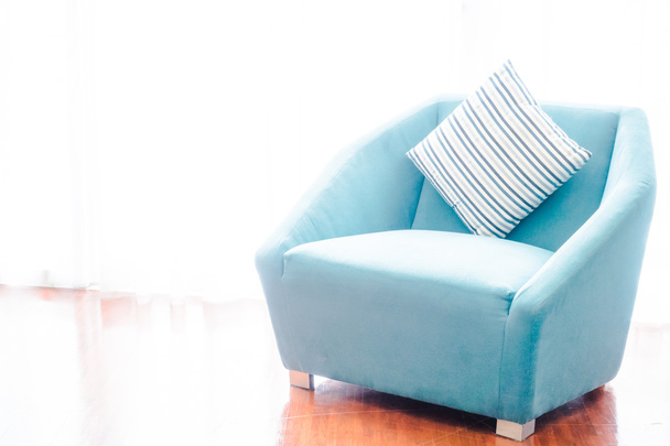 Όμορφο πολυτελές μαξιλάρια στον καναπέ - Φωτογραφία, εικόνα