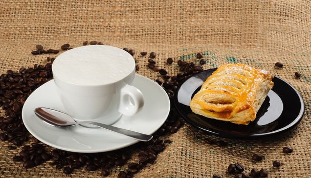Milk cup with croissant - Foto, Imagem