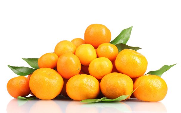 Tangerines with leaves isolated on white - Φωτογραφία, εικόνα