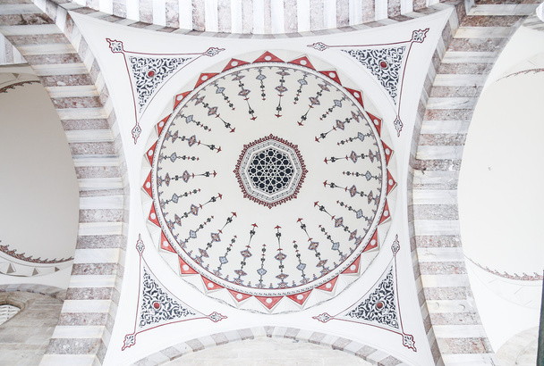 スレイマニエ ・ モスクの天井の装飾 - 写真・画像