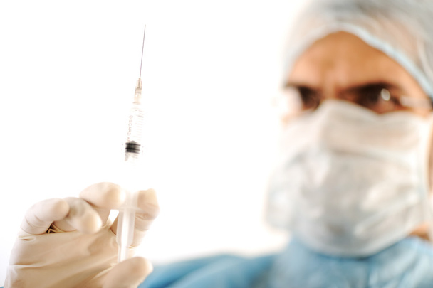 Surgeon holding injection vaccine - Foto, imagen