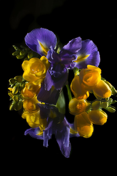 Voorjaarsbloemen boeket - Foto, afbeelding
