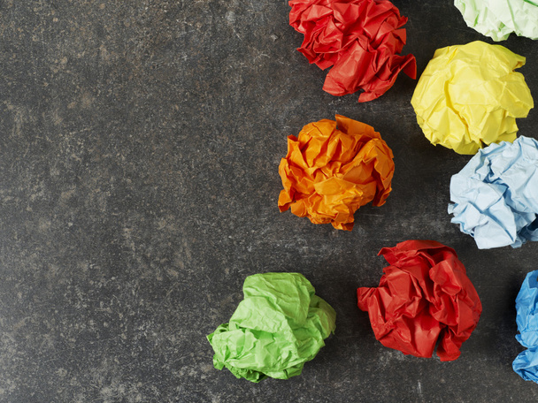 Bolas de papel multicoloridas
 - Foto, Imagem