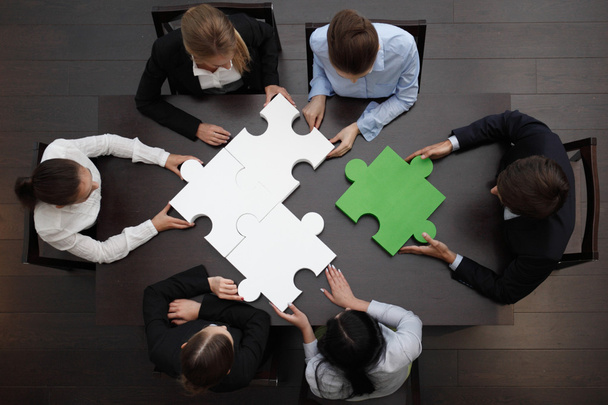 Business people assembling puzzle  - 写真・画像