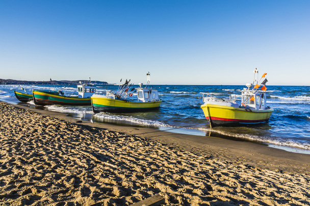 Halászó hajók kikötése a strandon. - Fotó, kép