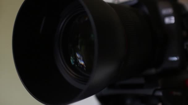 Kameraobjektiv fängt Nahaufnahme ein - Filmmaterial, Video