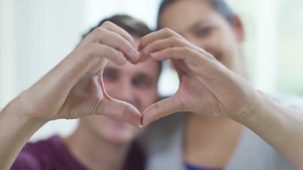 couple  making a heart with hands - Felvétel, videó