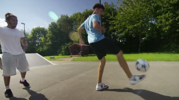 soccer players showing off ball skills - Imágenes, Vídeo