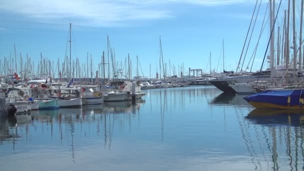 küçük balıkçı tekneleri ve liman - Video, Çekim