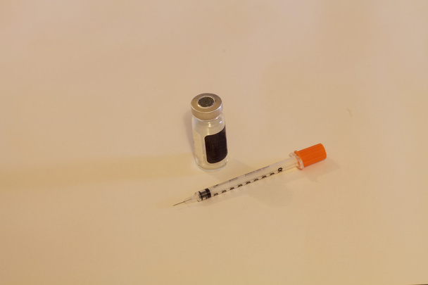 Инсулиновая игла готова к впрыску
 - Фото, изображение