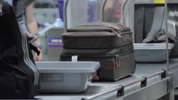 Taking bags on X-Ray - Security - 14 August 2015 Istanbul Ataturk Airport TURKEY - Filmagem, Vídeo