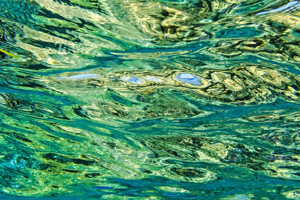 Víz alatti kilátás nyílik az óceán felszíne - Fotó, kép
