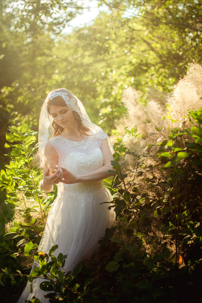 Bride in white dress in the garden - Fotó, kép
