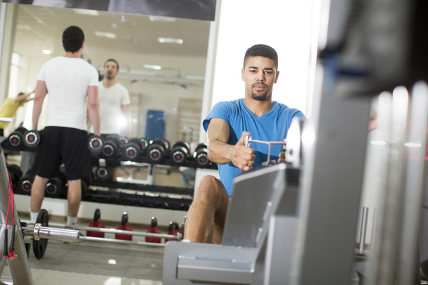 Men training in the gym - Foto, Imagem