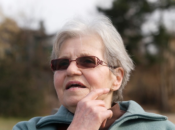 memnun yaşlı kadın - Fotoğraf, Görsel