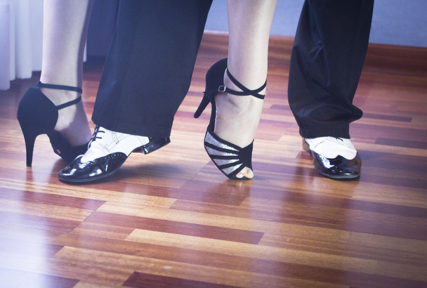 Ballroom χορευτές στο στούντιο χορού - Φωτογραφία, εικόνα