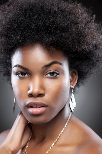 Young and beautiful black woman  - Foto, imagen