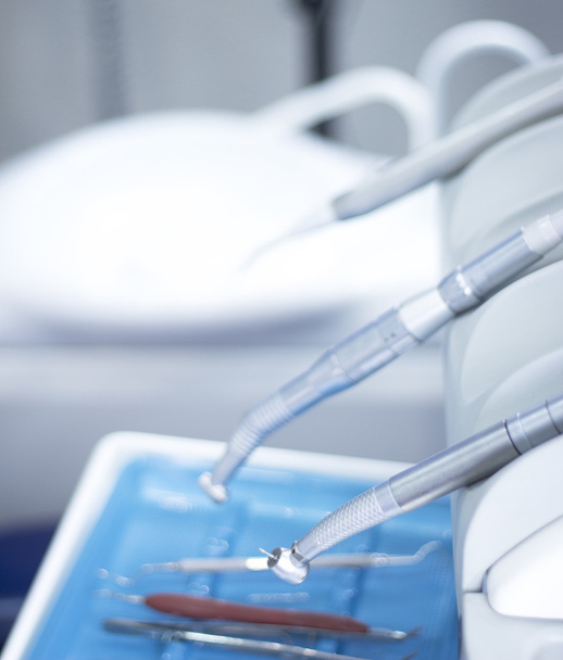 Perceuse de dentistes en clinique dentaire
 - Photo, image