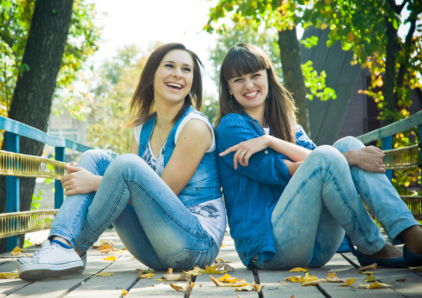 Two girls laughing - Фото, изображение