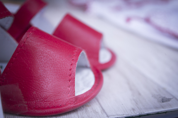 Czerwony maluch sandały - Zdjęcie, obraz