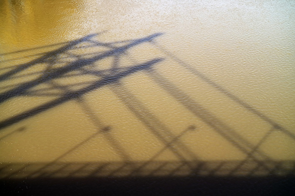 abstrakte Schatten auf der Wasseroberfläche - Foto, Bild
