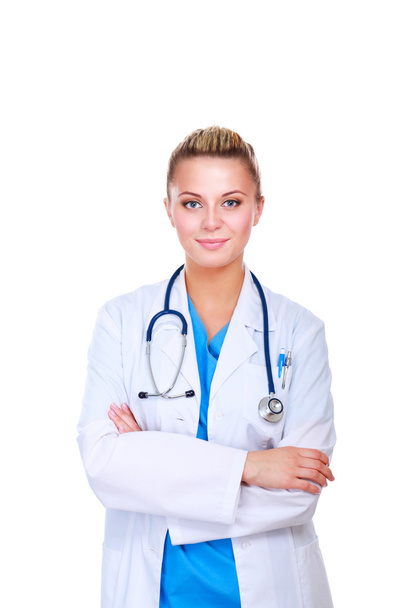 Mujer doctora joven con estetoscopio aislado sobre fondo blanco - Foto, imagen