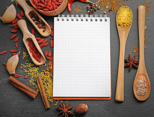 Assorted spices with recipe notebook - Φωτογραφία, εικόνα