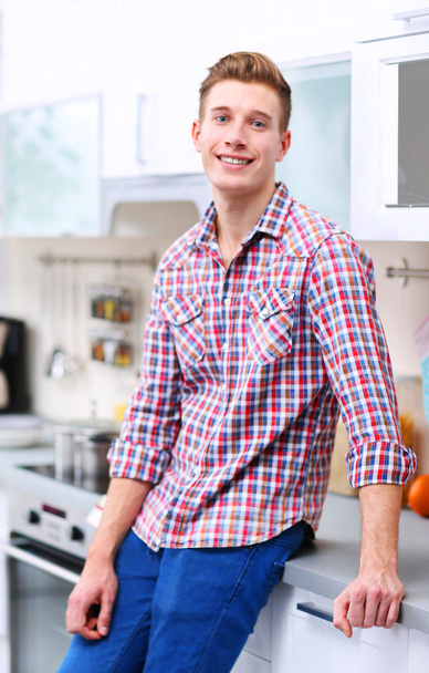 handsome man in bright kitchen - Foto, imagen