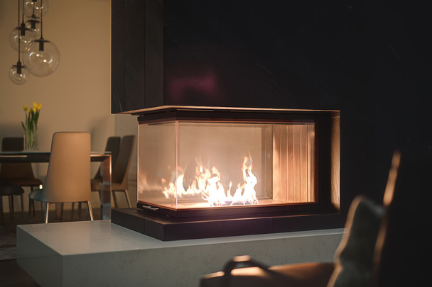 Fireplace with burning fire - Φωτογραφία, εικόνα