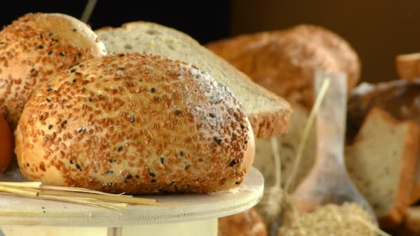 Νόστιμο μικτή έννοια ψωμιού - Πλάνα, βίντεο