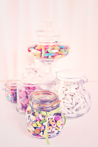Variedad de caramelos coloridos
  - Foto, imagen