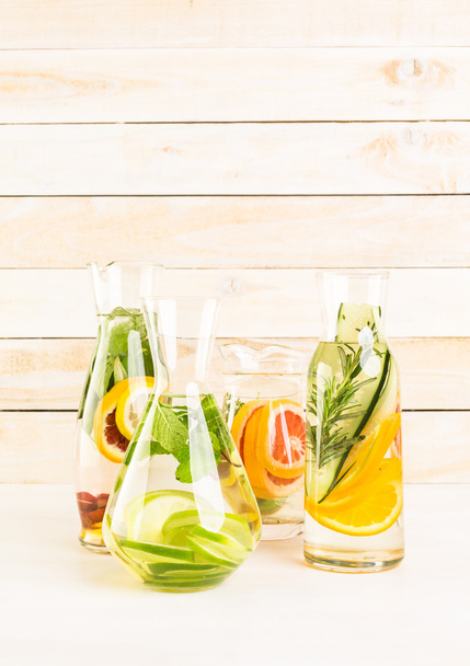 Detoxikační citrusové naplněny vodou - Fotografie, Obrázek