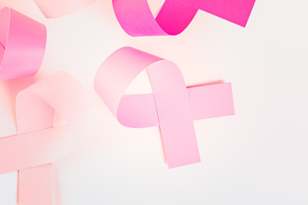 Symbole de santé des femmes en rubans roses
 - Photo, image