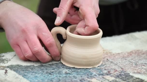 The potter molds clay dishes - Footage, Video