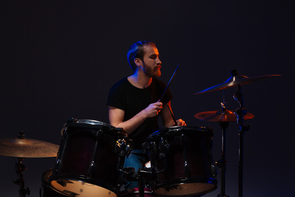 Handsome bearded man drummer playing his kit - Foto, Imagem