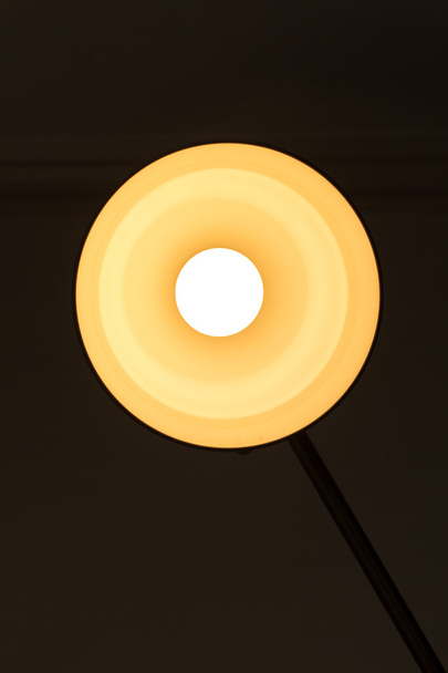 Lamp ingeschakeld - Foto, afbeelding