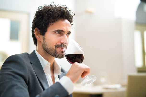 Man tasting glass of wine - Foto, Imagem