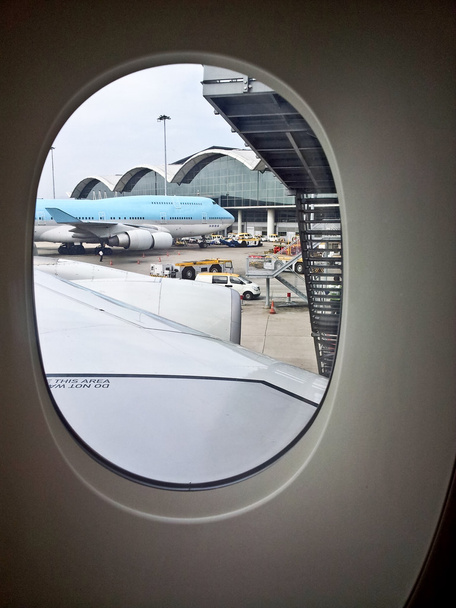 Pohled z parkovacích uvnitř letounu - Fotografie, Obrázek