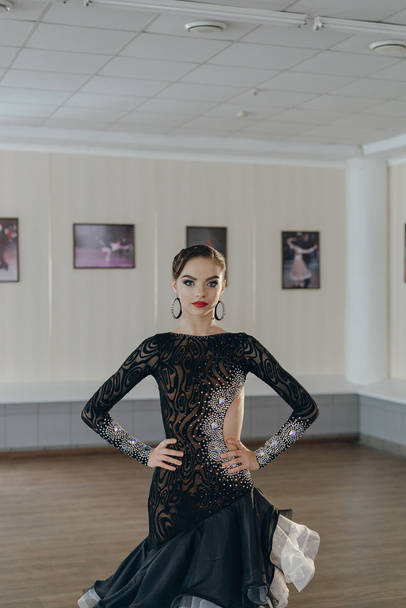 Portrait of a young girl Latin dance - 写真・画像