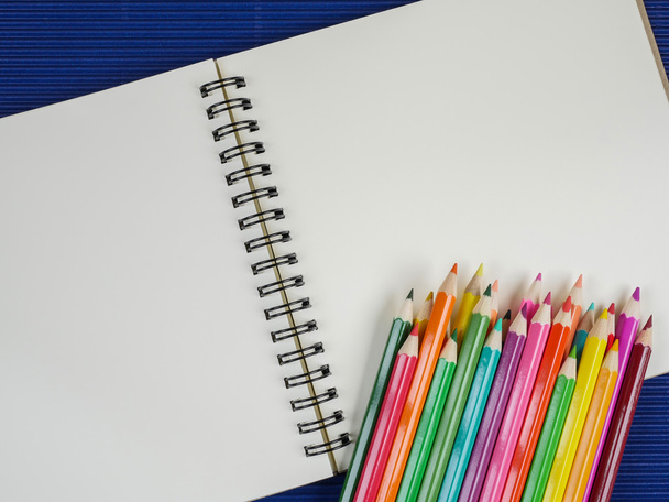 Renkli kalem ve defter 15 - Fotoğraf, Görsel