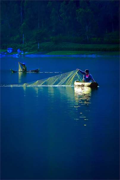 Cattura pesce al mattino
 - Foto, immagini